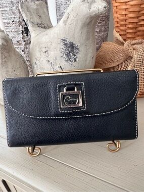 Dooney & Bourke Dillen Continental Clutch Wallet